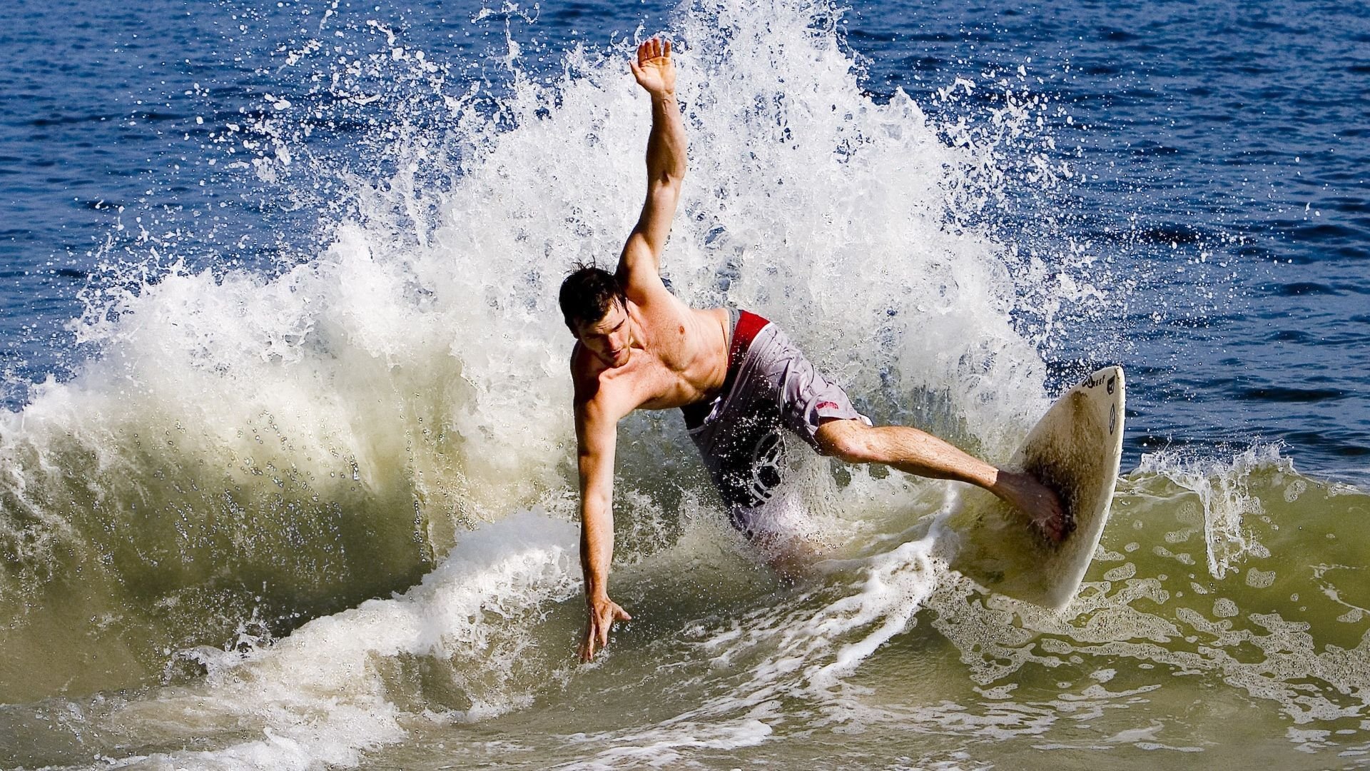 明尼苏达森林狼决赛大胜上海申花，塔图姆砍下20记关键球，全场沸腾